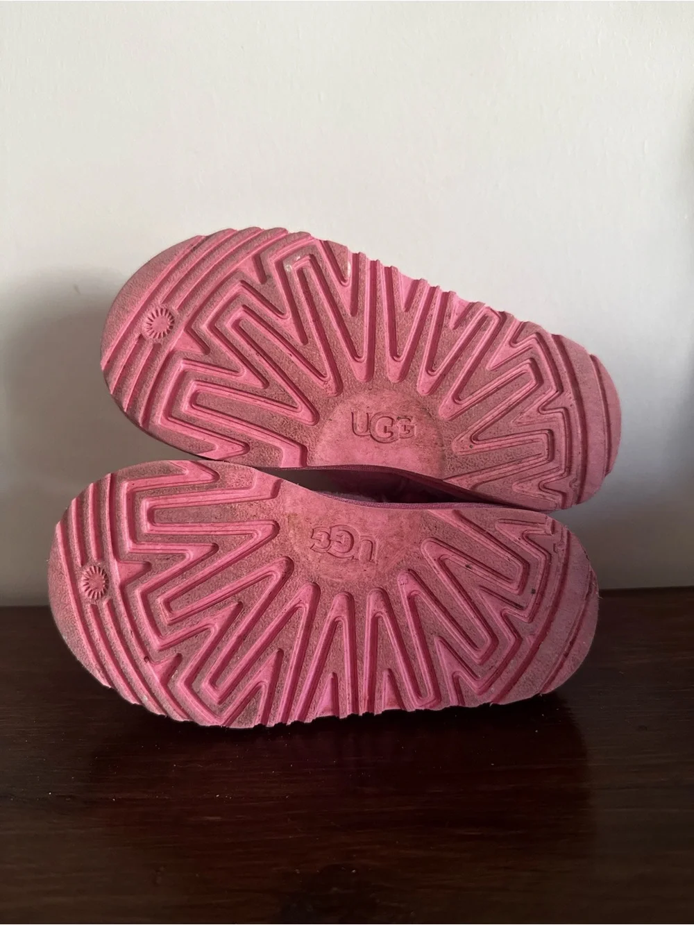 Ugg Toddler/Little Kid Ultra Mini Winter Boot Sachet Pink size 10